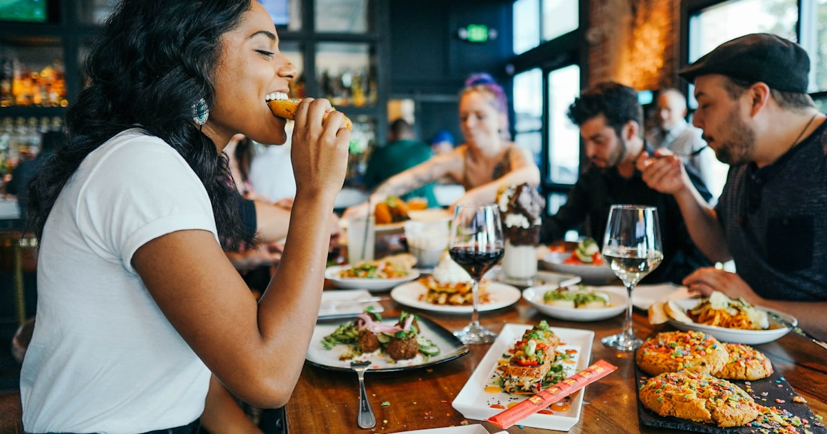 Sobremesa de Domingo: Restaurantes Tranquilos con Descuento Bancario en Chile